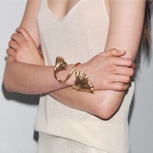 Zara Leaf Bracelet in Gold Tone